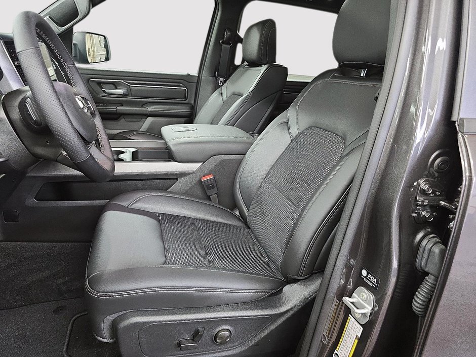 2025 Ram 1500 SPORT 4X4 CEW CAB // TOIT PANORAMIQUE-8