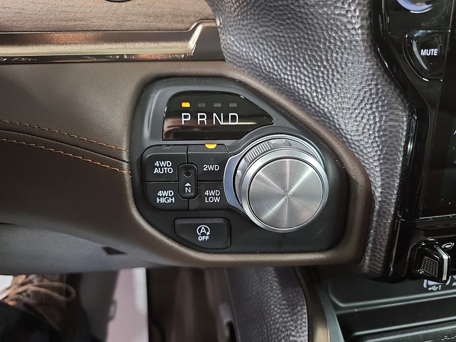 2025 Ram 1500 LIMITED LONGHORN 4X4 CREW CAB // LONG BOX-14