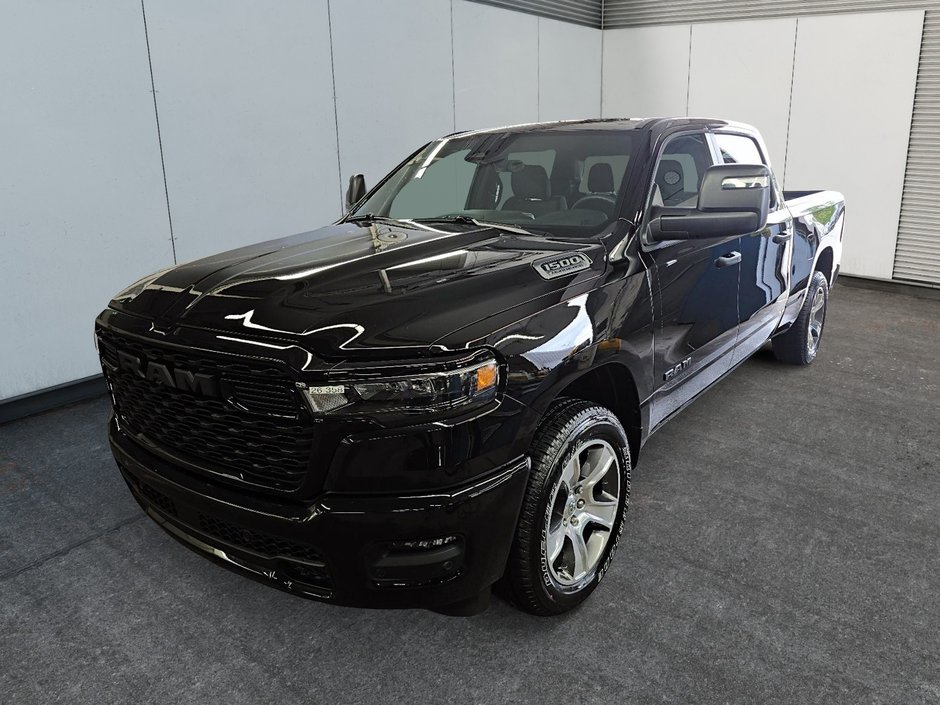 2026 Ram 1500 EXPRESS in Sherbrooke, Quebec