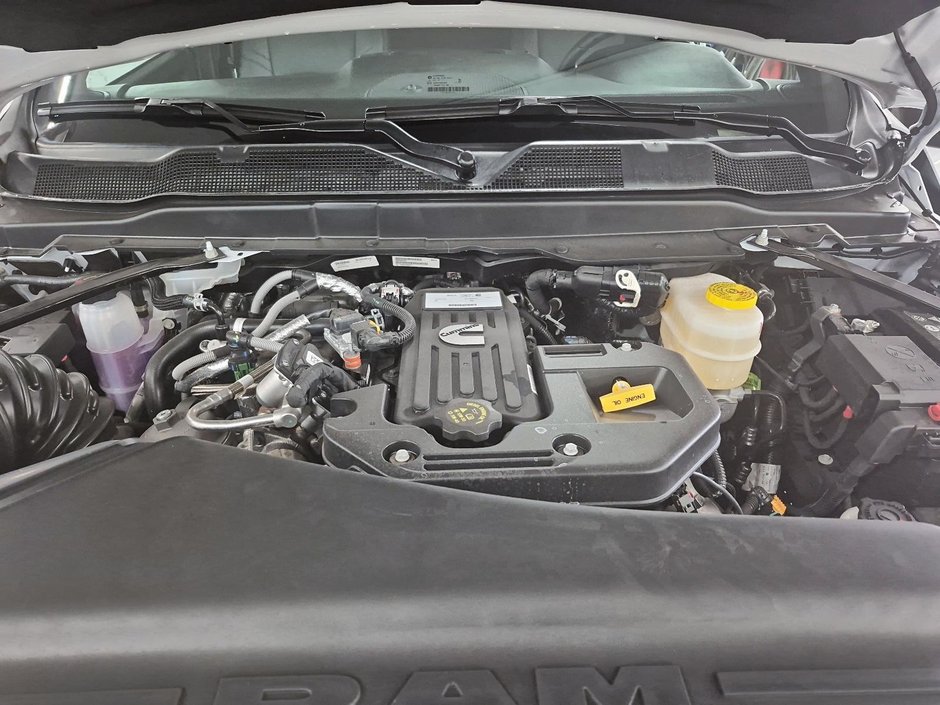 2025 Ram 2500 TRADESMAN 4X4 CREW CAB // DIESEL // 6,4 BOITE-10