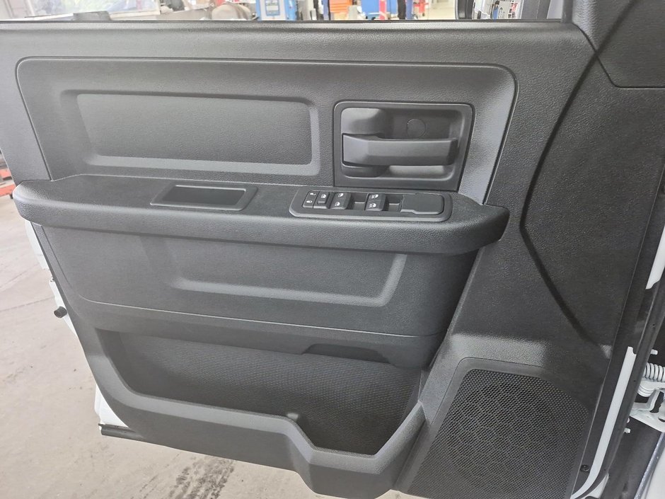 2025 Ram 2500 TRADESMAN 4X4 CREW CAB // DIESEL // 6,4 BOITE-16