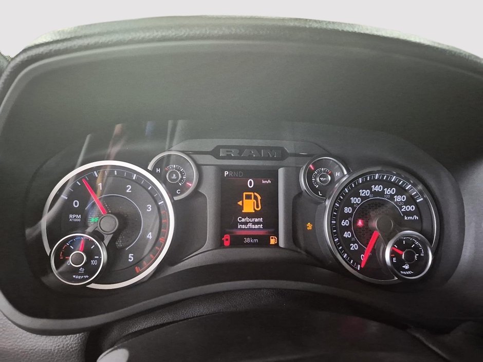 2025 Ram 2500 TRADESMAN 4X4 CREW CAB // DIESEL // 6,4 BOITE-22