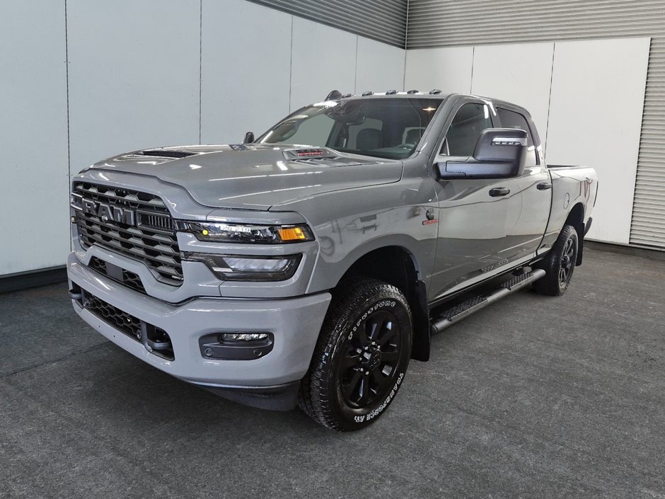 2026 Ram 2500 BLACK EXPRESS in St-Jean-Sur-Richelieu, Quebec