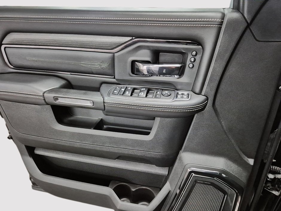 2024 Ram 3500 LIMITED 4X4 CREW CAB NIGHT EDITION // ROUE DOUBLE-10