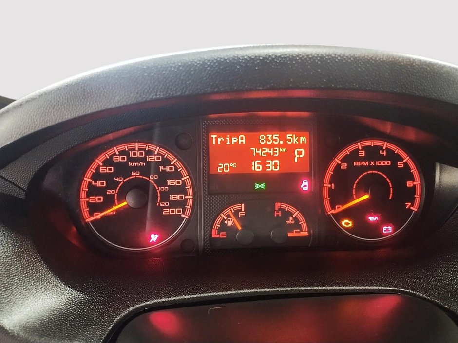 2021 Ram ProMaster Cargo Van 159 WB HIGH ROOF // 3 PLACES // VITRE ARRIÈRE-13