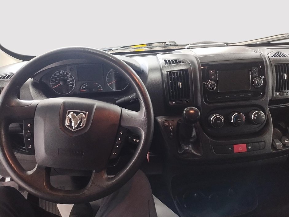 2021 Ram ProMaster Cargo Van 159 WB HIGH ROOF // 3 PLACES // VITRE ARRIÈRE-9