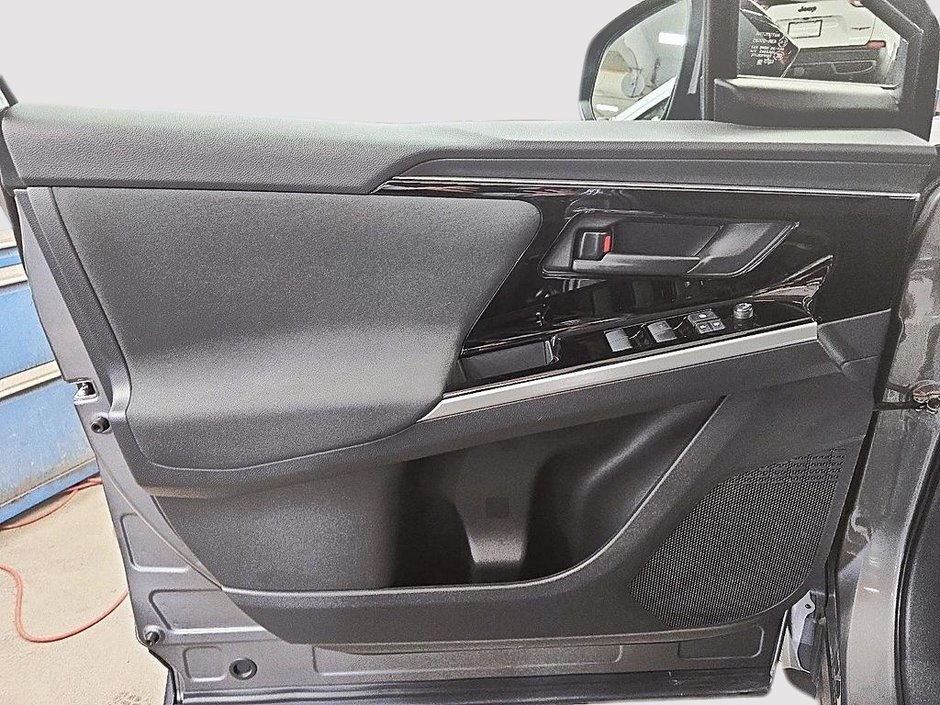 Subaru SOLTERRA AWD 2023-9