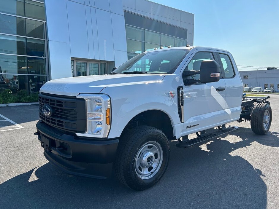 Ford F-350 SRW CHASSIS CAB XL 2024 à Charlemagne, Québec