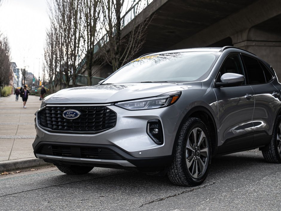 2023 Ford Escape Platinum Luxury Meets Efficiency in a Modern SUV