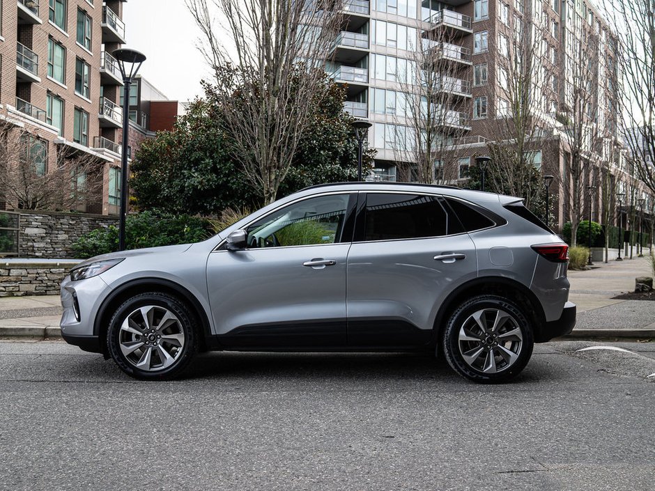 2023 Ford Escape Platinum Luxury Meets Efficiency in a Modern SUV