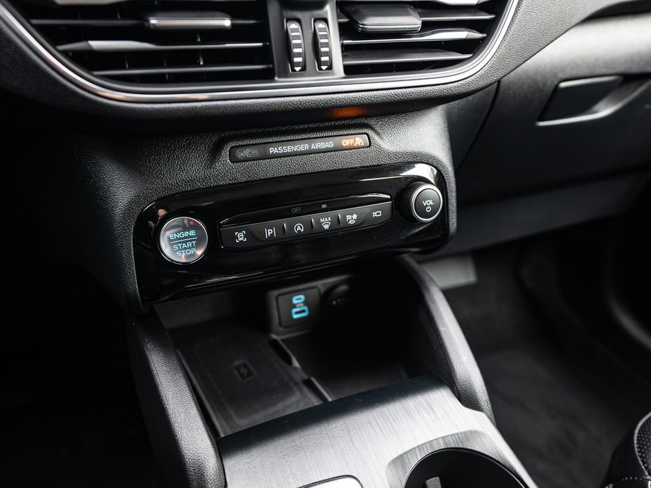 2023 Ford Escape Platinum Luxury Meets Efficiency in a Modern SUV