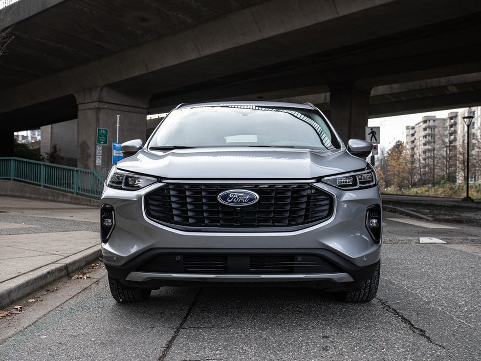 2023 Ford Escape Platinum Luxury Meets Efficiency in a Modern SUV