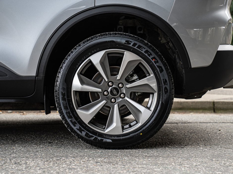 2023 Ford Escape Platinum Luxury Meets Efficiency in a Modern SUV