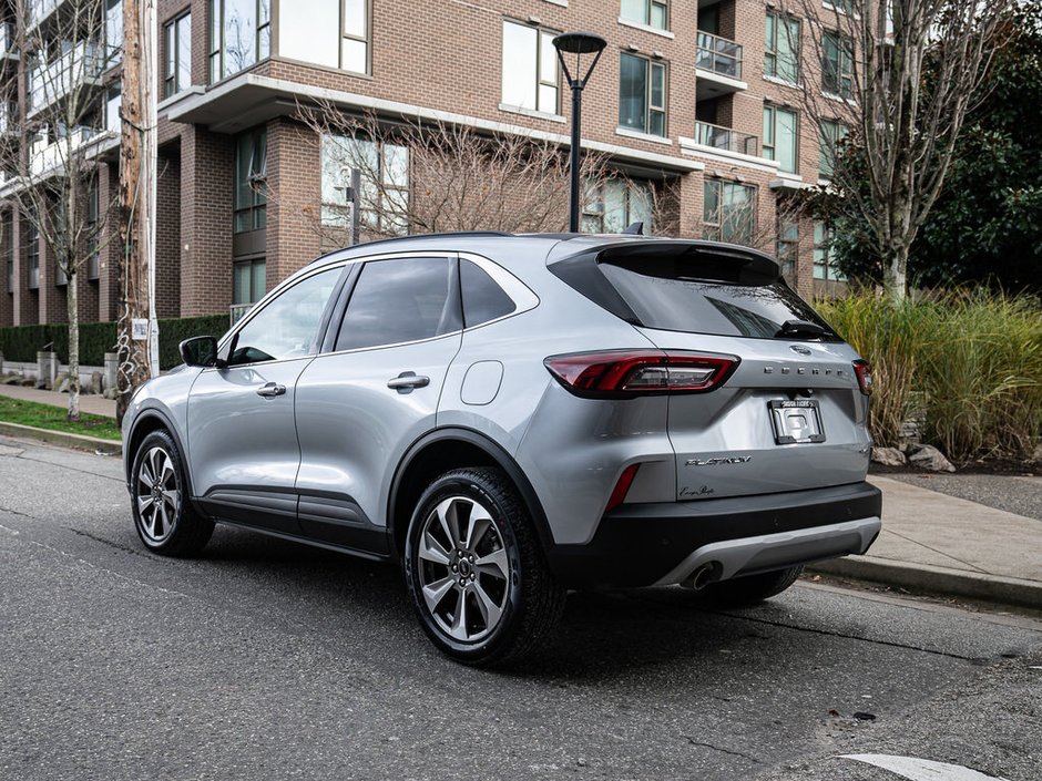 2023 Ford Escape Platinum Luxury Meets Efficiency in a Modern SUV
