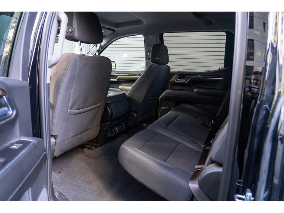 2023 GMC Sierra 1500 SLE Strength Meets Refinement: The 2023 GMC Sierra 1500 SLE