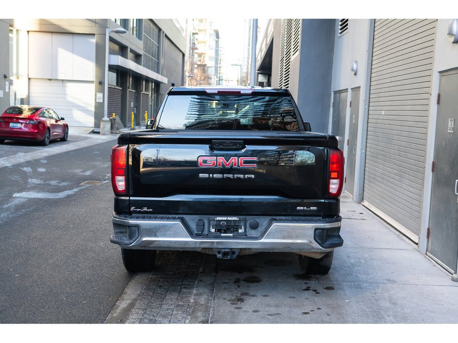 2023 GMC Sierra 1500 SLE Strength Meets Refinement: The 2023 GMC Sierra 1500 SLE