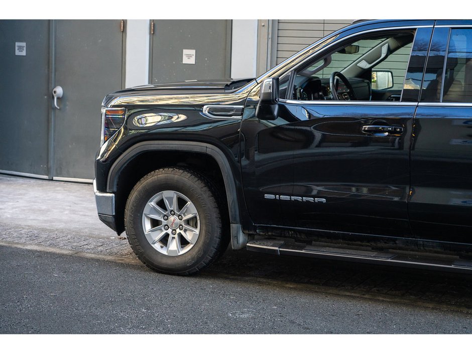 2023 GMC Sierra 1500 SLE Strength Meets Refinement: The 2023 GMC Sierra 1500 SLE