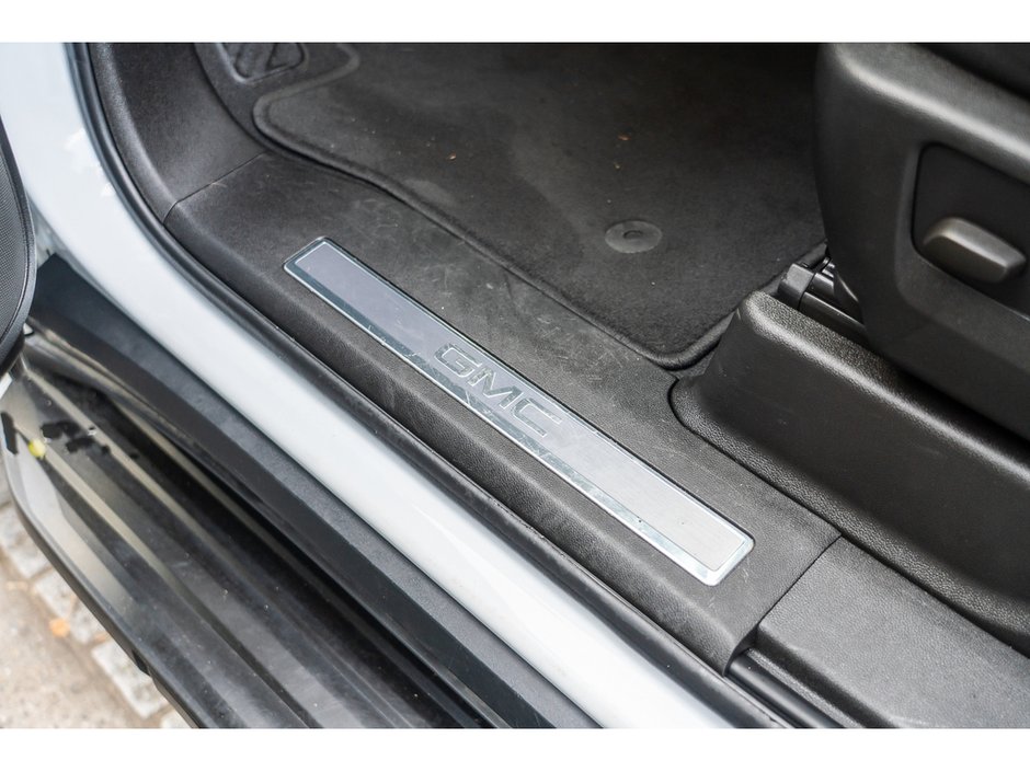 2023 GMC Yukon XL SLT Space, Comfort & Capability for Your Whole Crew