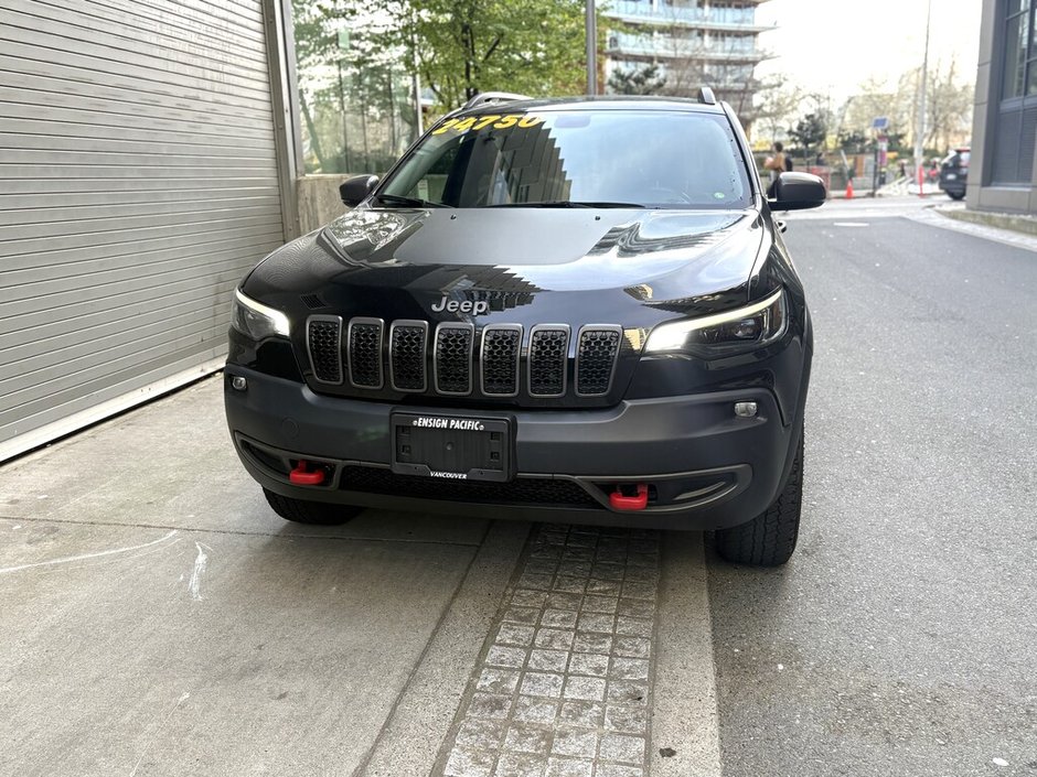 2020 Jeep Cherokee Trailhawk Trail-rated capability. Everyday confidence.