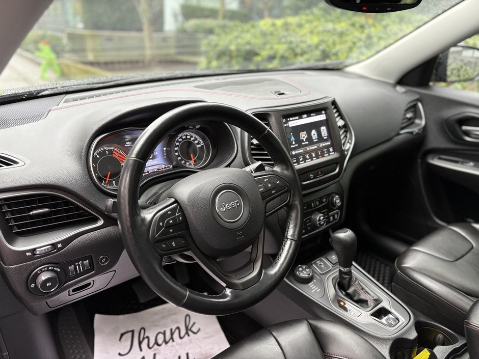 2020 Jeep Cherokee Trailhawk Trail-rated capability. Everyday confidence.