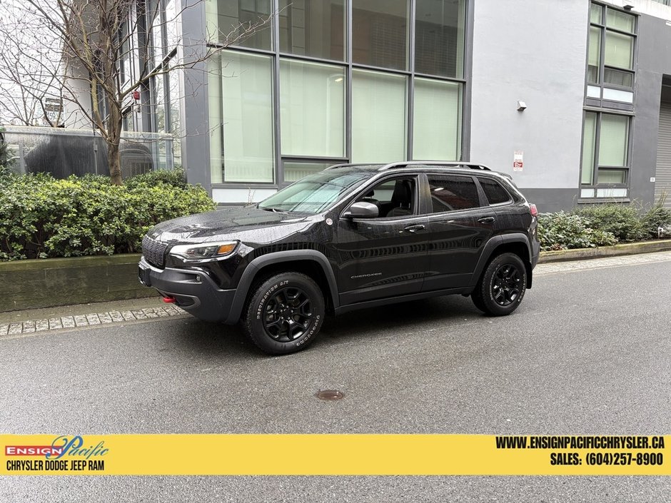 2020 Jeep Cherokee Trailhawk Trail-rated capability. Everyday confidence.