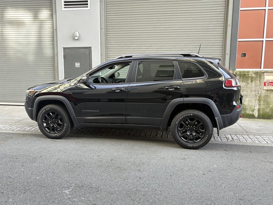 2020 Jeep Cherokee Trailhawk Trail-rated capability. Everyday confidence.
