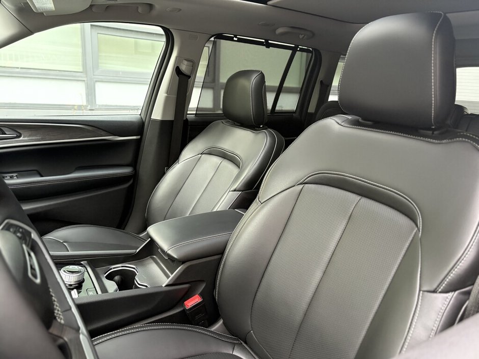 2023 Jeep Grand Cherokee 4xe 30th Anniversary Electrified efficiency. Legendary Jeep capability.