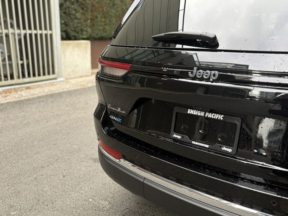 2023 Jeep Grand Cherokee 4xe 4xe Overland 4xe Commanding luxury. Electrified Jeep capability.