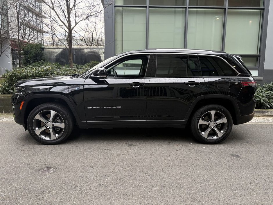 2023 Jeep Grand Cherokee 4xe 4xe Overland 4xe Commanding luxury. Electrified Jeep capability.