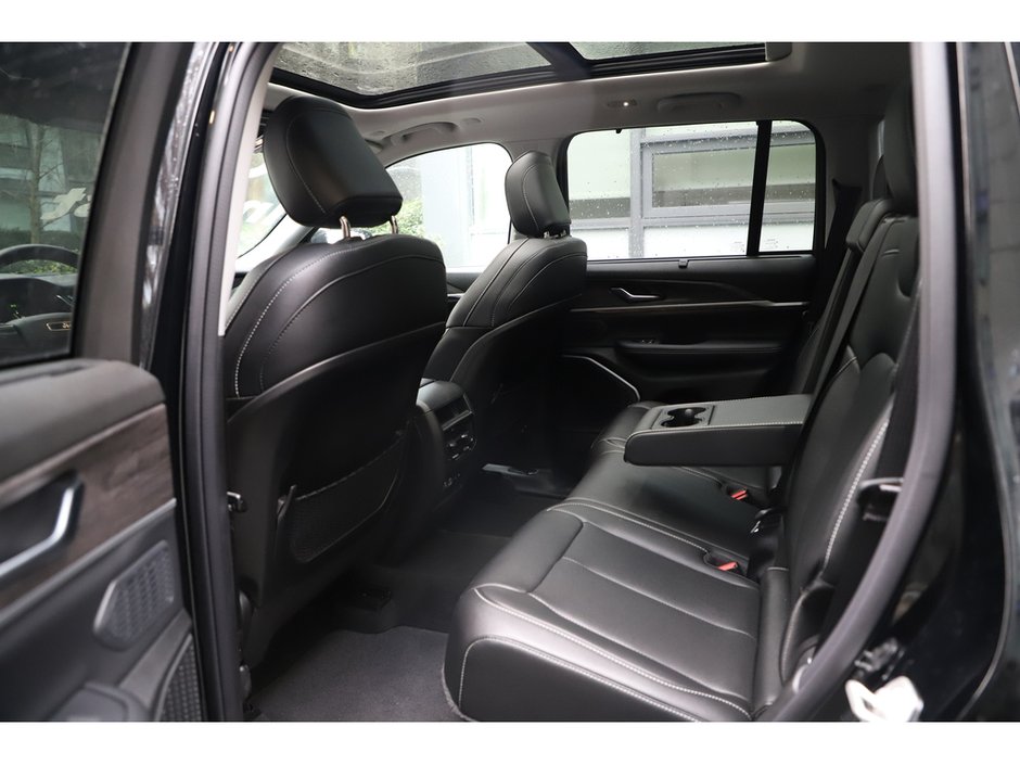 2023 Jeep Grand Cherokee 4xe 4xe Overland 4xe Commanding luxury. Electrified Jeep capability.