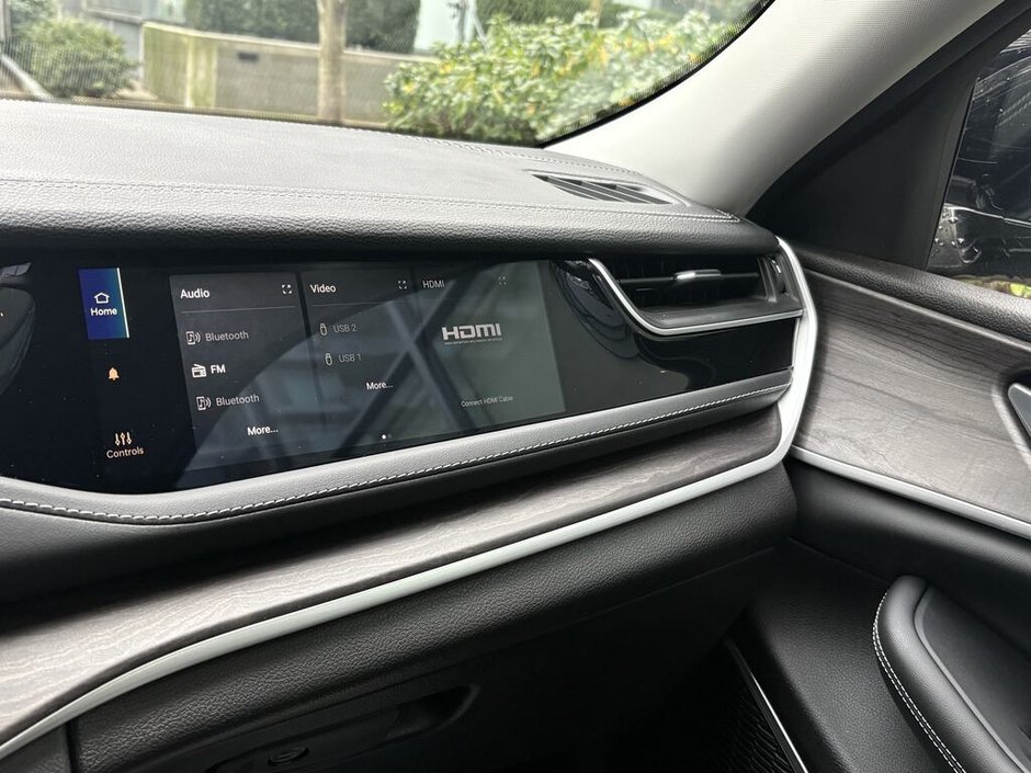 2023 Jeep Grand Cherokee 4xe 4xe Overland 4xe Commanding luxury. Electrified Jeep capability.