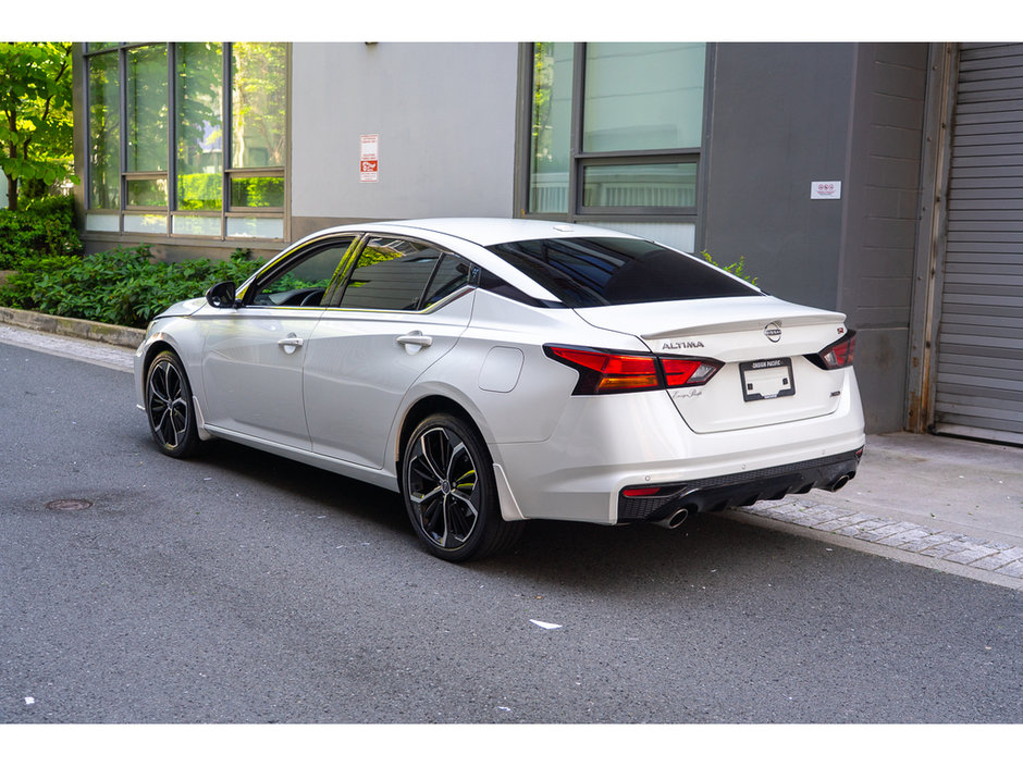 2023 Nissan Altima SR