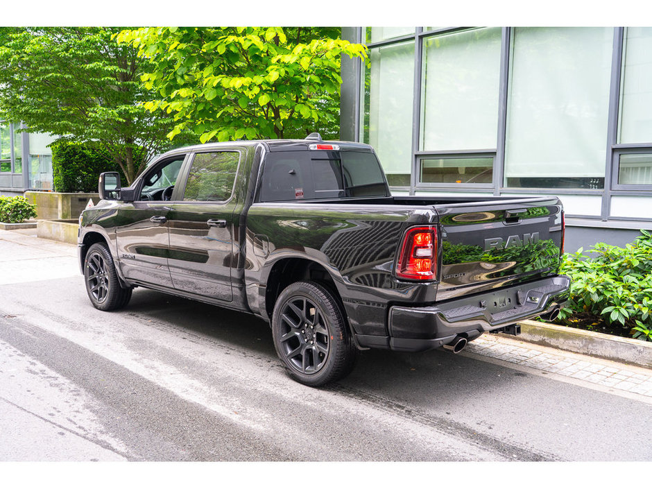 2025 Ram 1500 SPORT