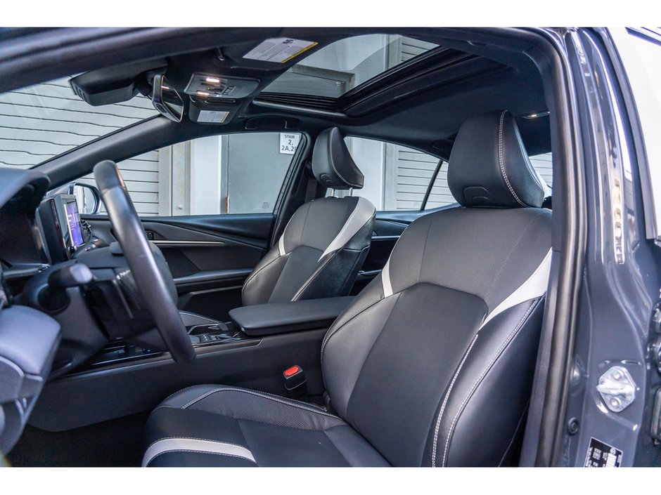 2025 Toyota Camry XSE Sporty Hybrid Efficiency with Everyday Comfort