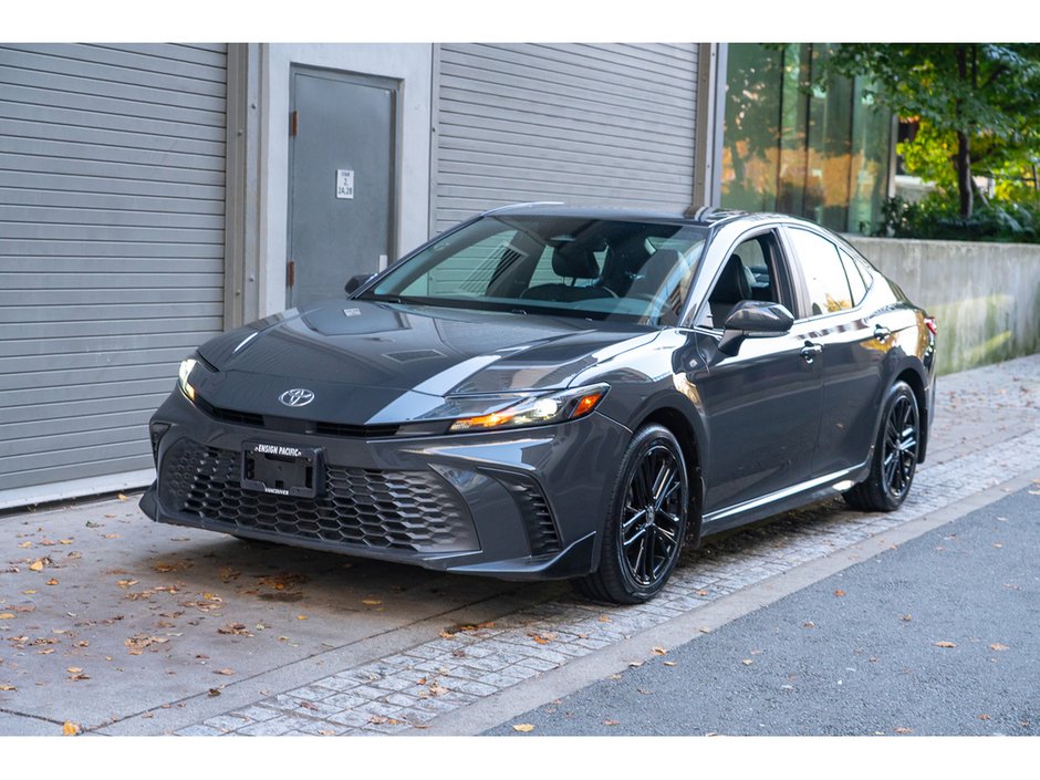 2025 Toyota Camry XSE Sporty Hybrid Efficiency with Everyday Comfort