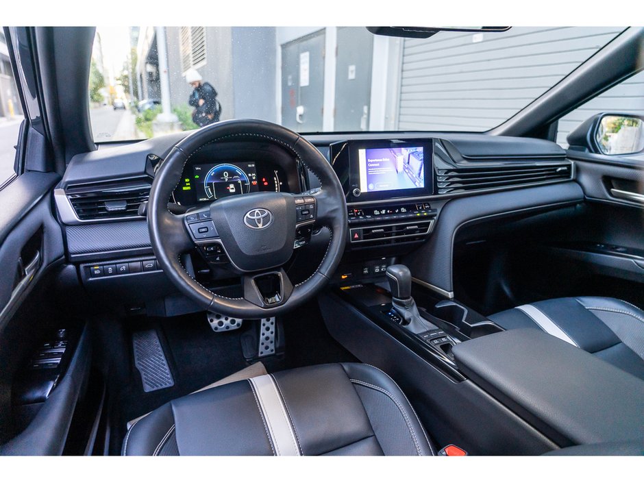 2025 Toyota Camry XSE Sporty Hybrid Efficiency with Everyday Comfort