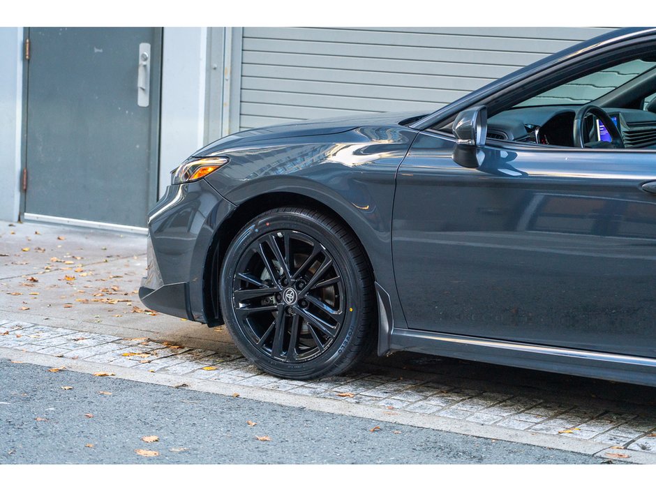 2025 Toyota Camry XSE Sporty Hybrid Efficiency with Everyday Comfort