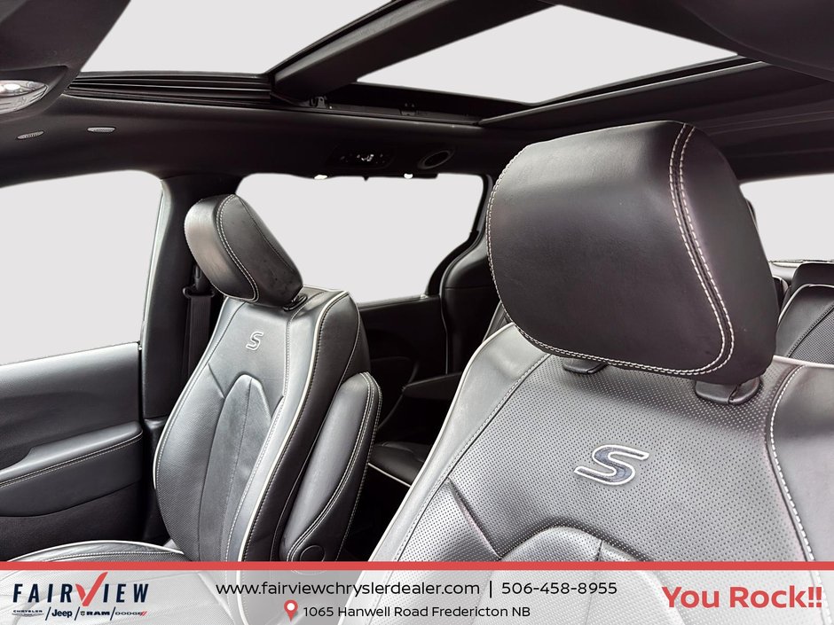 2025 Chrysler Pacifica Limited Fully loaded