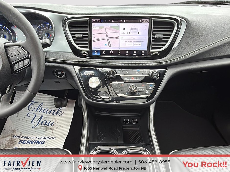 2025 Chrysler Pacifica Limited Fully loaded