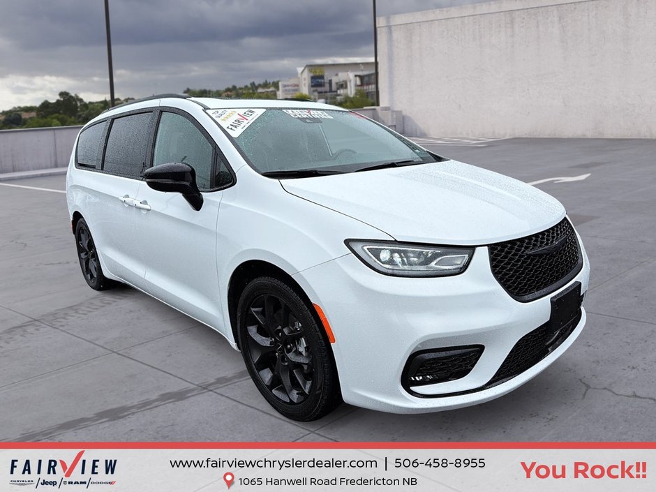 2025 Chrysler Pacifica Limited Fully loaded