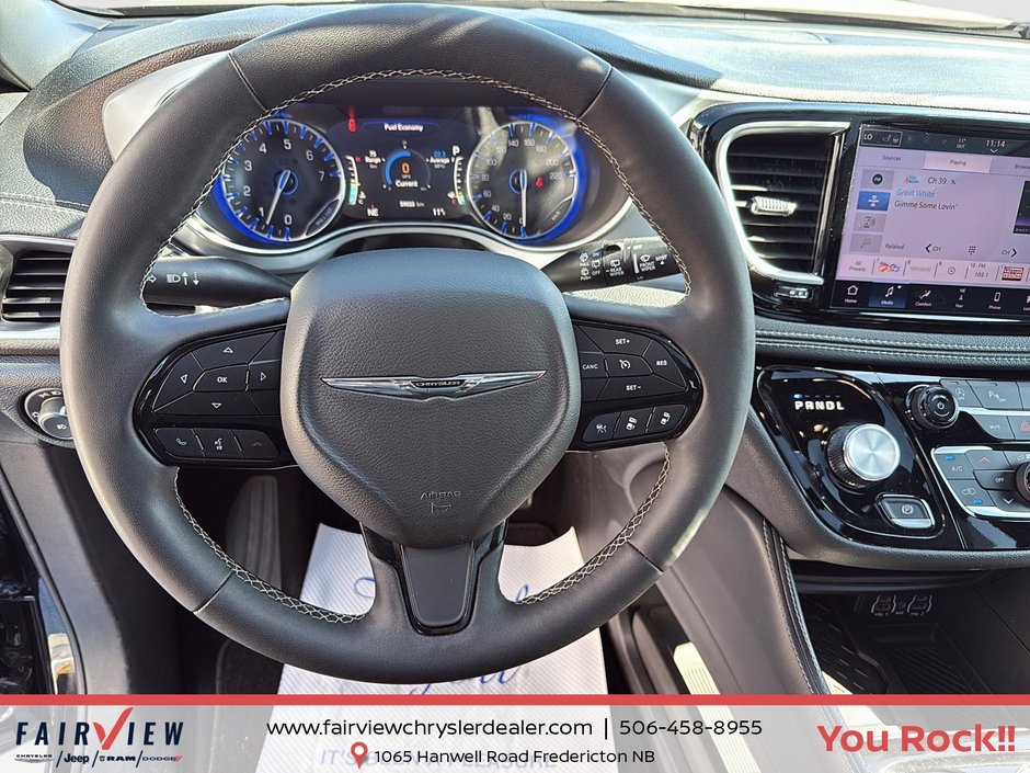 2025 Chrysler Pacifica Limited Sun and sound package power everything