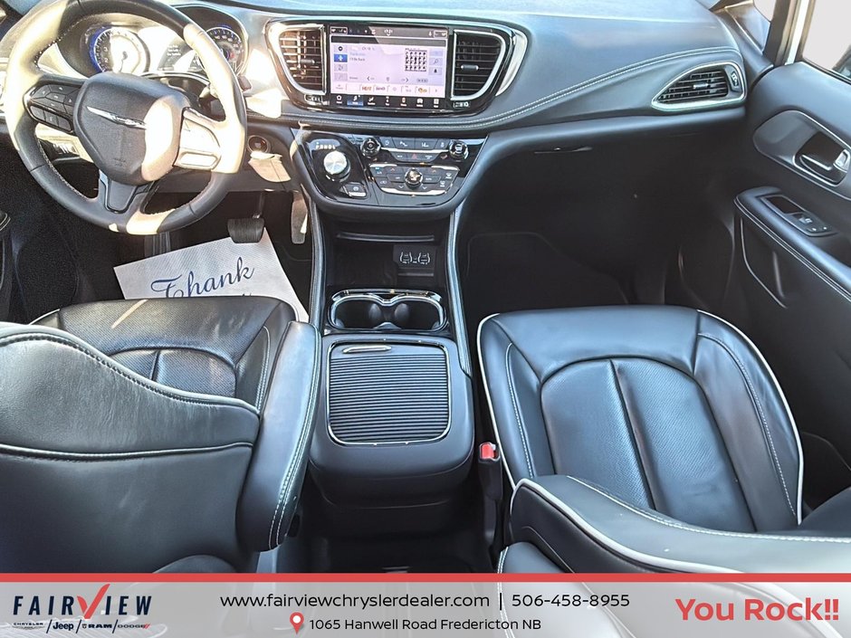 2025 Chrysler Pacifica Limited Loaded with sun and sound group