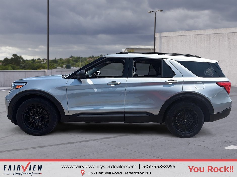 2021 Ford Explorer XLT Fully loaded, leather panoramic sunroof, advanced audio