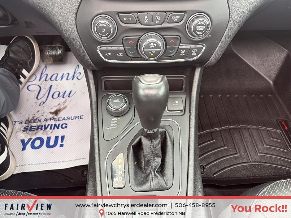 2021 Jeep Cherokee 80th Anniversary Leather, panoramic roof, trailer group