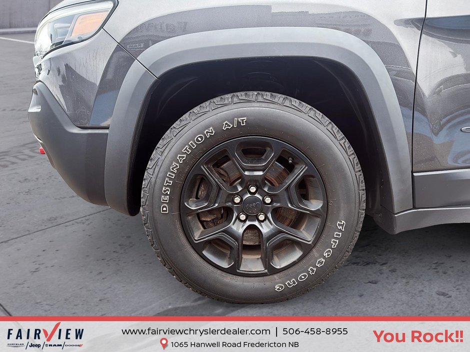 2022 Jeep Cherokee Trailhawk Elite With sun and sound group new brakes