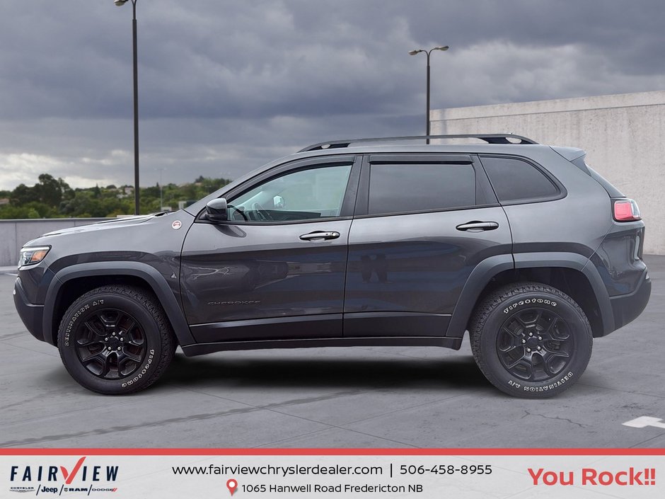 2022 Jeep Cherokee Trailhawk Elite With sun and sound group new brakes