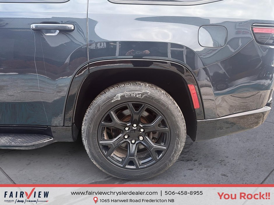 2023 Jeep Wagoneer Series II Carbide Full panoramic roof event safety group upgraded audio