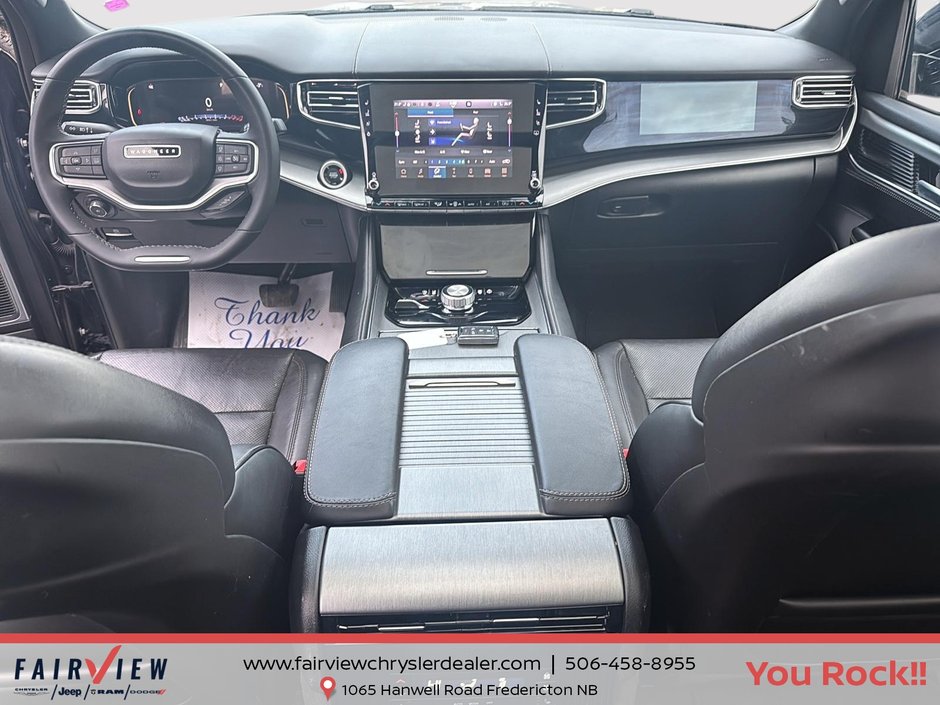 2023 Jeep Wagoneer Series II Carbide Full panoramic roof event safety group upgraded audio