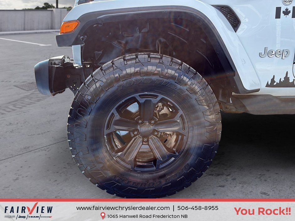 2021 Jeep Wrangler Unlimited Sahara New 35 inch tires , thousand dollars in accessories