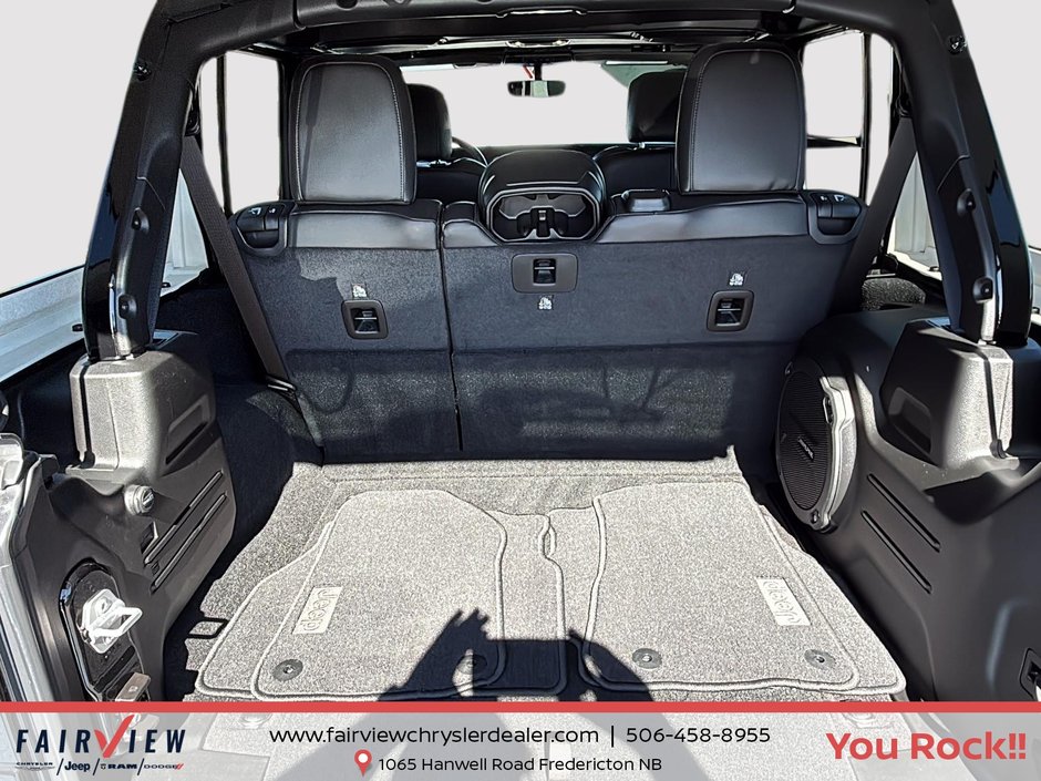 2023 Jeep Wrangler Sahara Fully loaded leather navigation, amazing condition